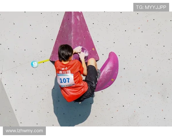 上海飞盘队在世界攀岩锦标赛中以97分稳居积分榜首位